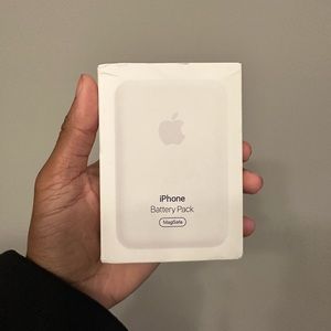 Apple MagSafe battery pack